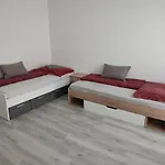 Cambor - Na Skok Do Prirody A Mesta Appartement