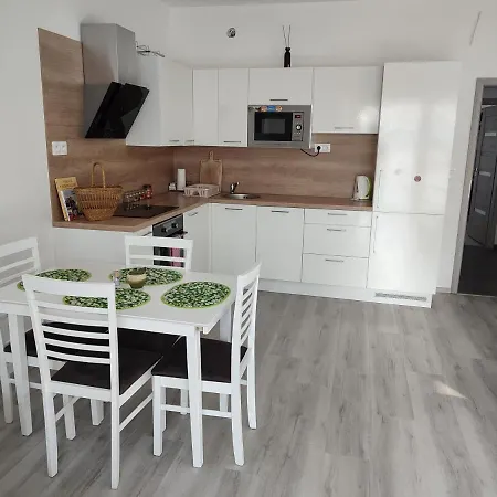 Cambor - Na Skok Do Prirody A Mesta Apartment