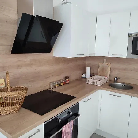 Cambor - Na Skok Do Prirody A Mesta Apartment