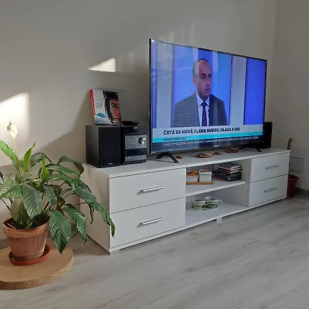 Cambor - Na Skok Do Prirody A Mesta Apartmán Stupava